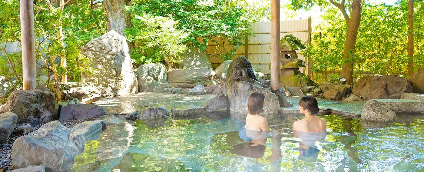 อ่างอาบน้ำกลางแจ้งในสวน