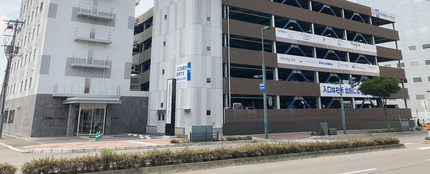 ที่จอดรถแบบมีหลังคา