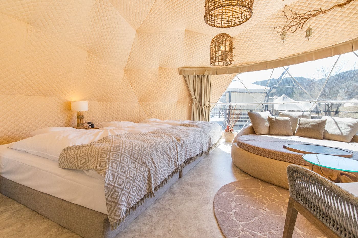 แกลมปิ้ง โดมไทป์ ภายใน