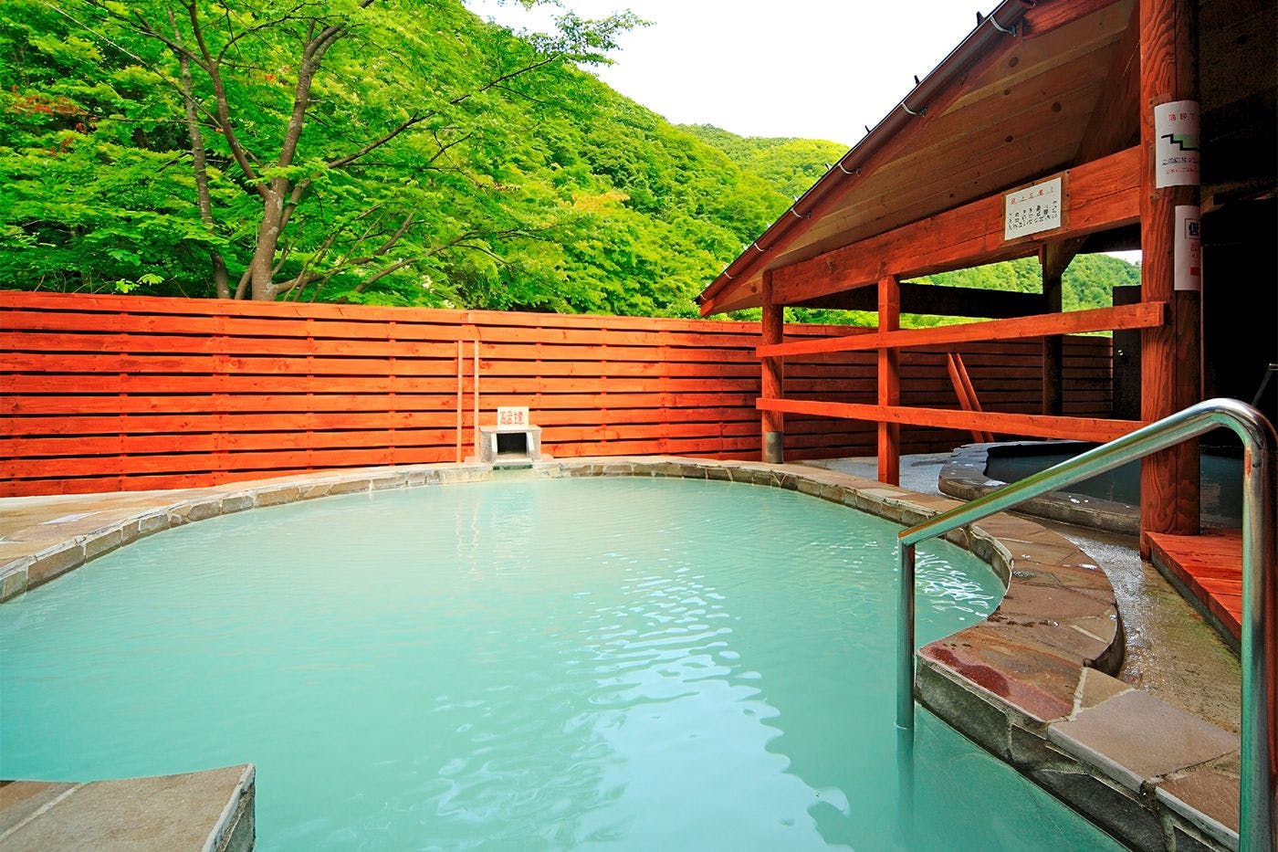 硫磺溫泉露天浴池