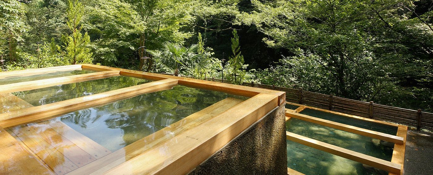 บ่อน้ำพุร้อนกลางแจ้งแบบผสม "Yubatake"