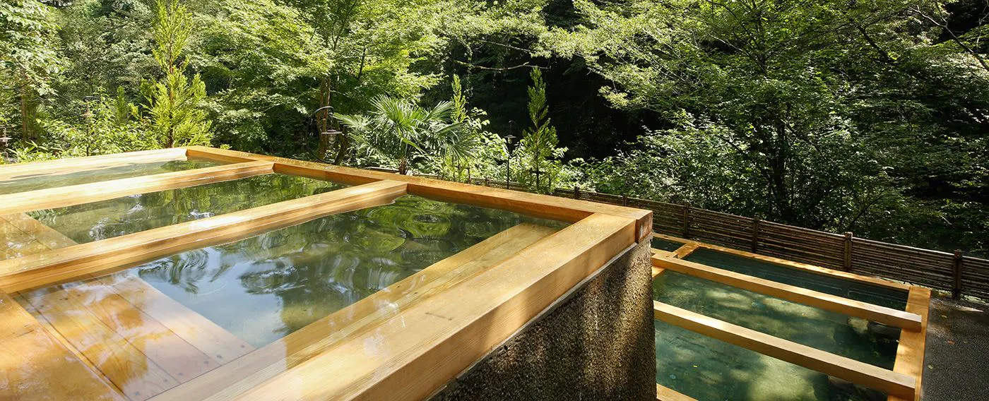 บ่อน้ำพุร้อนกลางแจ้งแบบผสม "Yubatake"