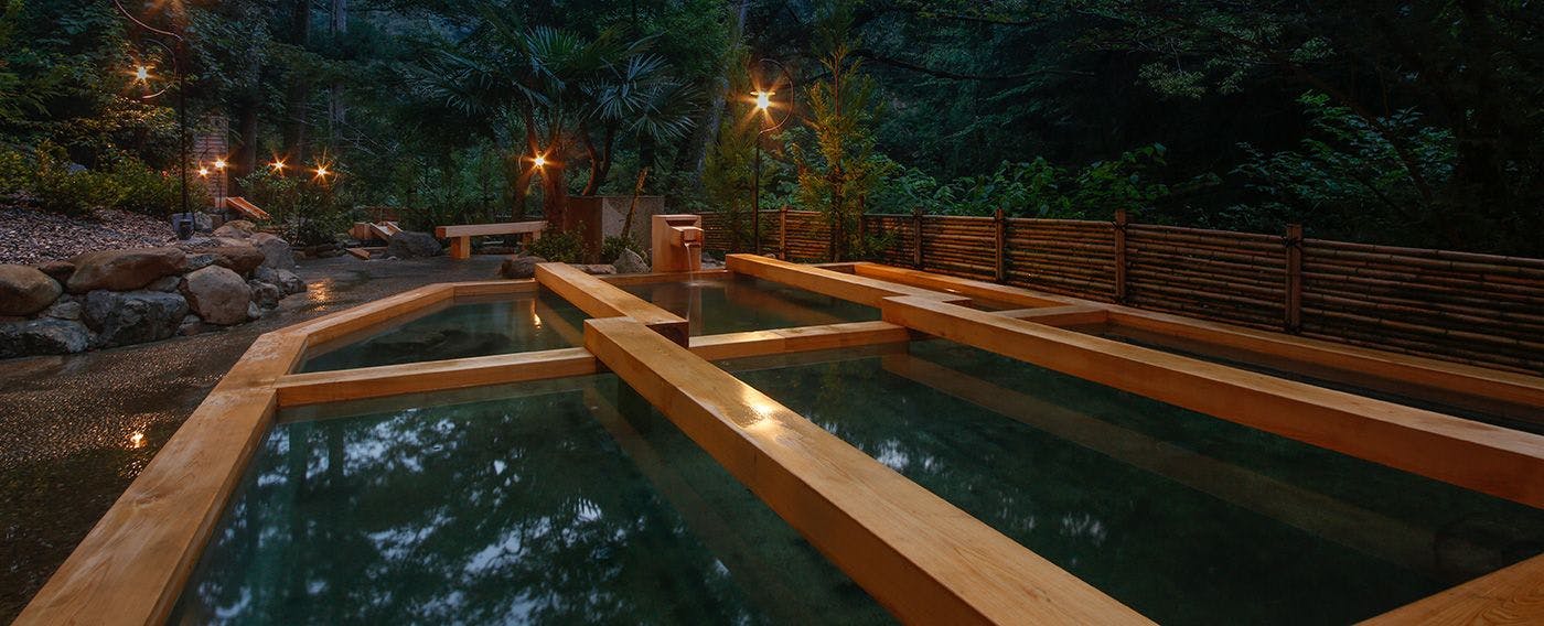 บ่อน้ำพุร้อนกลางแจ้งแบบผสม "Yubatake"