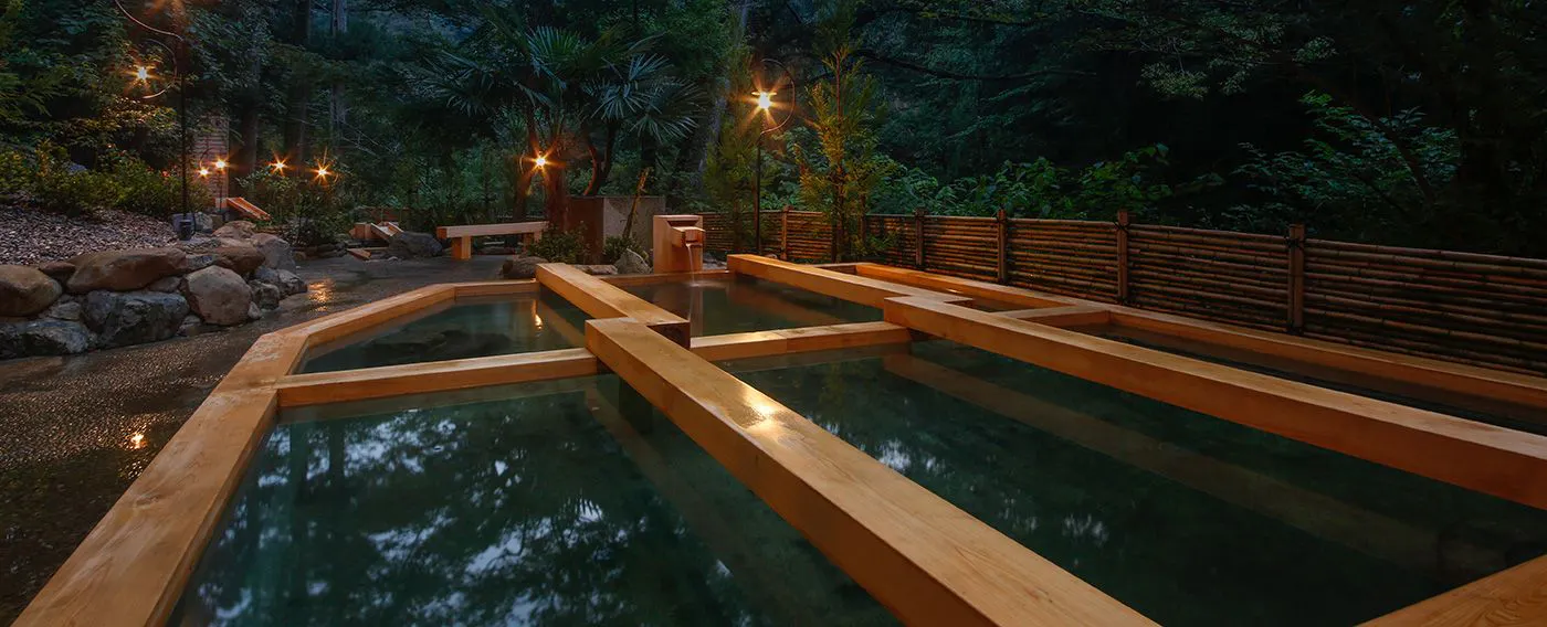 บ่อน้ำพุร้อนกลางแจ้งแบบผสม "Yubatake"