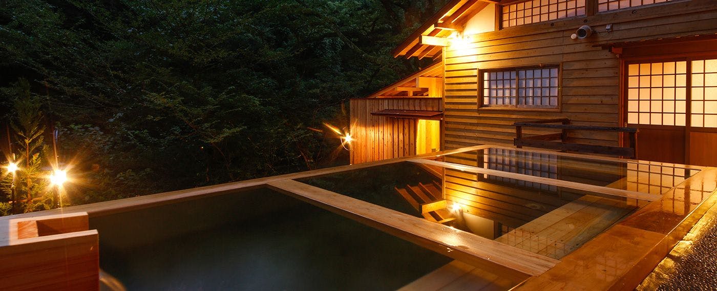 บ่อน้ำพุร้อนกลางแจ้งแบบผสม "Yubatake"