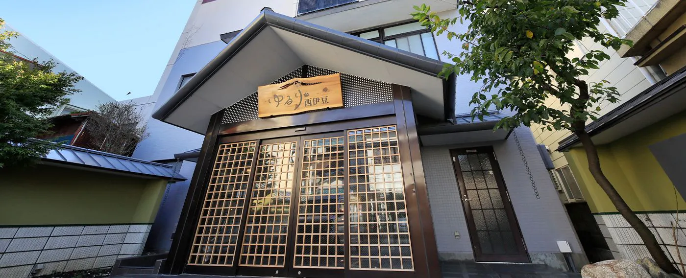 Rupa luar Pintu masuk utama