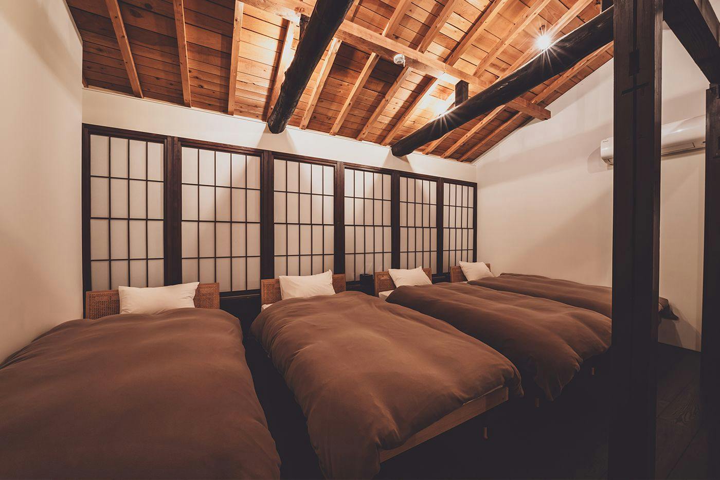 THE OAK GUJO [A Whole House Rental in the Town of Clear Streams and Dance]
