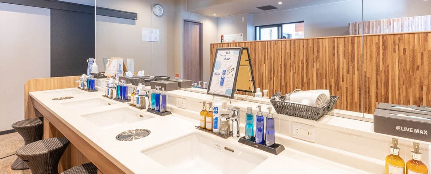 Area wastafel di ruang ganti