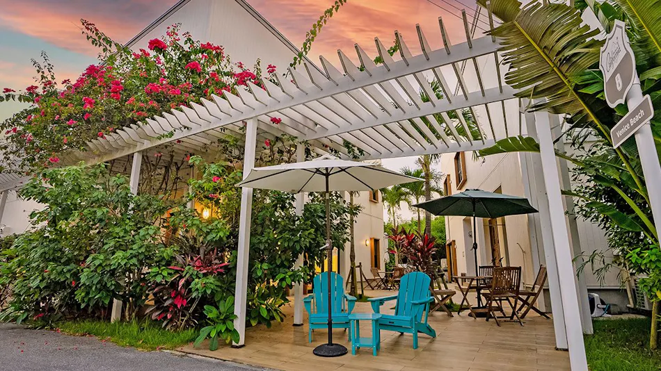 Hotel California Miyakojima Resort