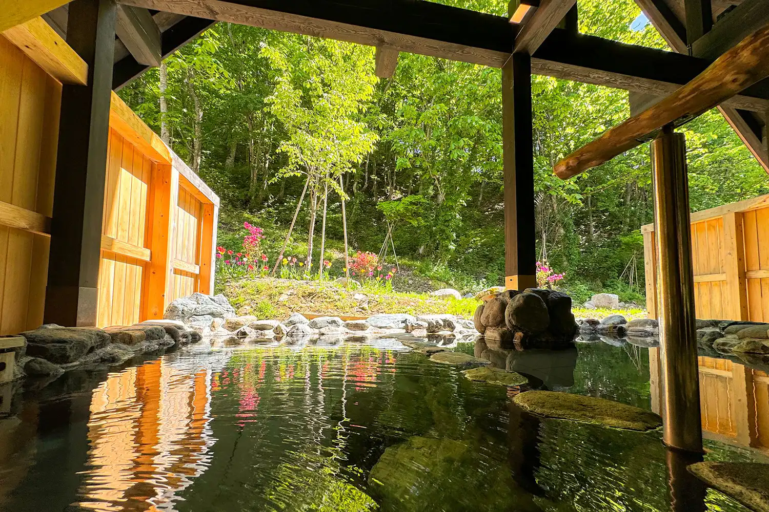 ออนเซ็นกลางแจ้ง