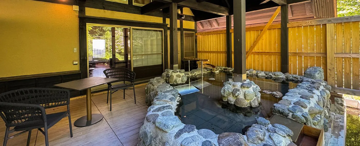 อาคารแยก "ฮานาเระ" ออนเซ็นกลางแจ้ง