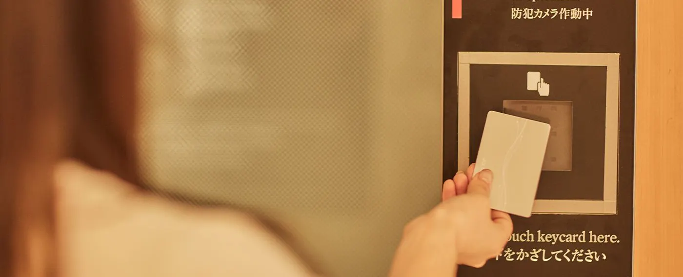 ภาพการใช้คีย์การ์ด