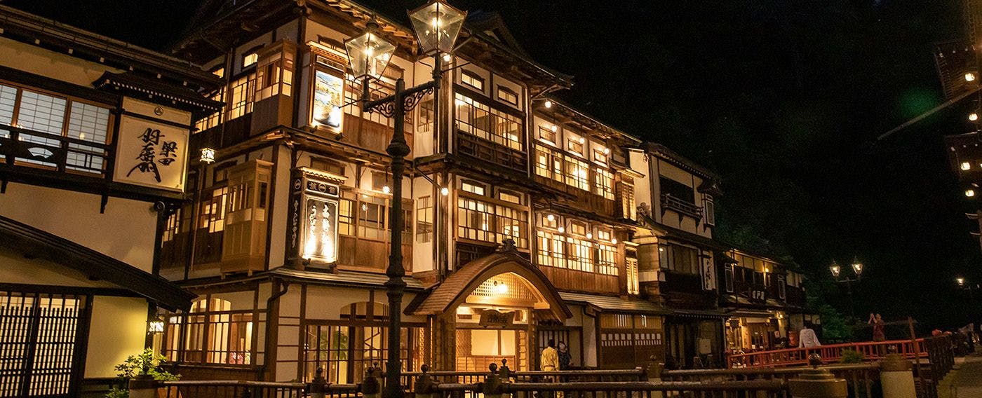 ภายนอก Honkan Kosekiya (กลางคืน)