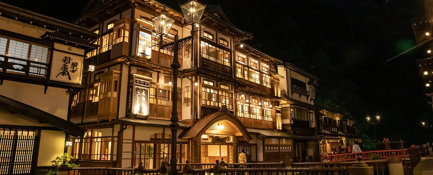 ภายนอก Honkan Kosekiya (กลางคืน)