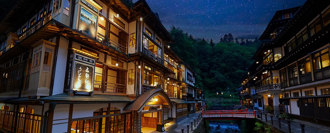 ภายนอก Honkan Kosekiya (กลางคืน)