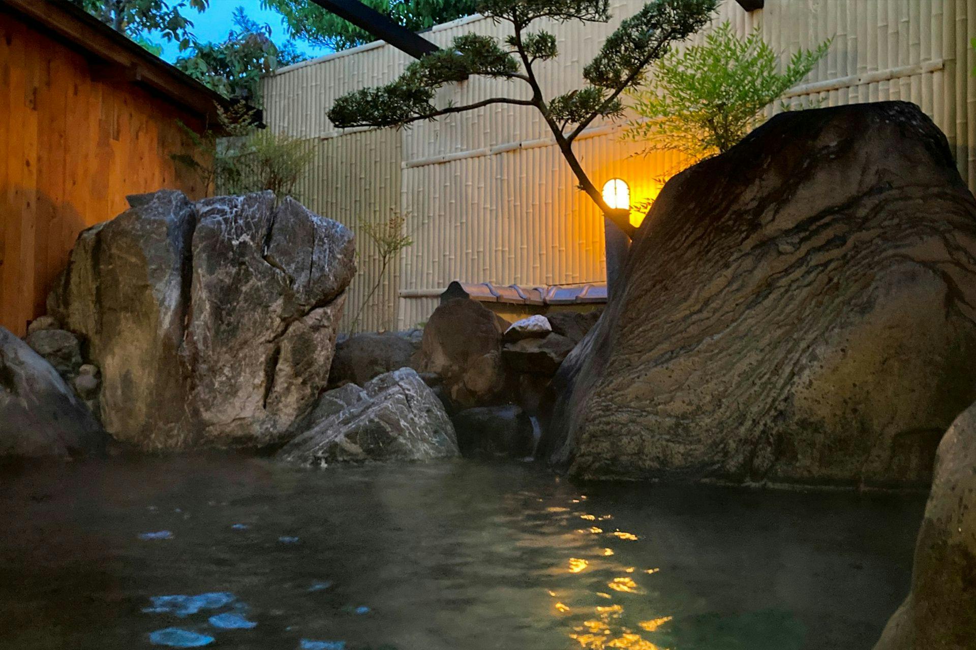 บ่อน้ำพุร้อนกลางแจ้ง