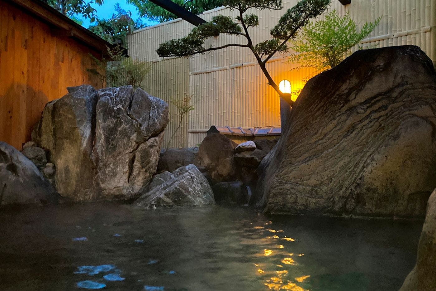 บ่อน้ำพุร้อนกลางแจ้ง