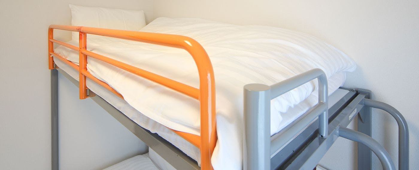 Kamar Tidur dengan Ranjang Loteng