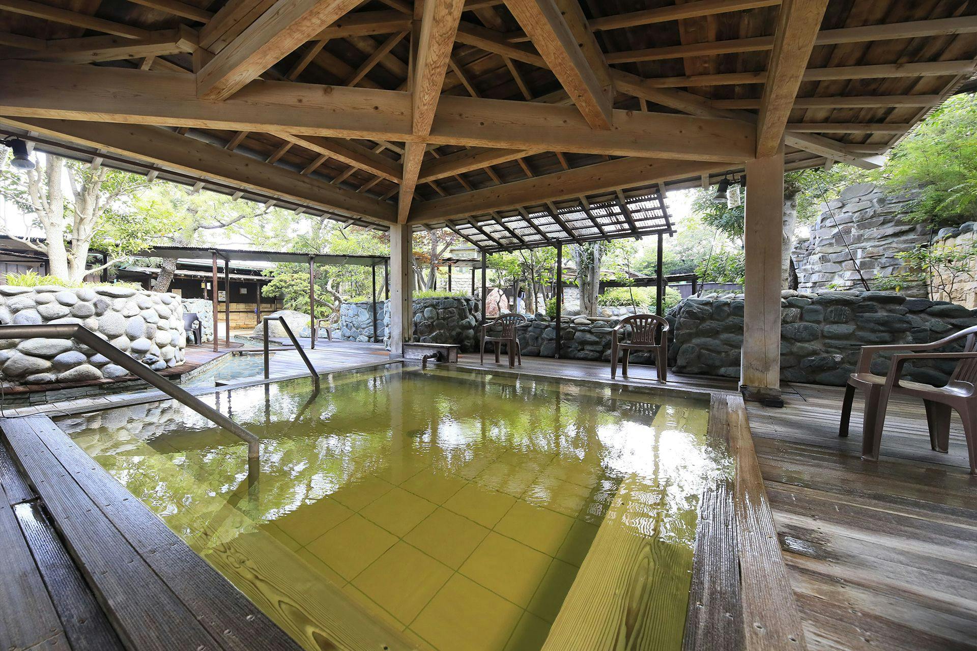 ออนเซ็นกลางแจ้ง