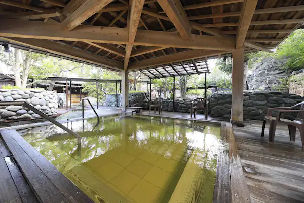 ออนเซ็นกลางแจ้ง