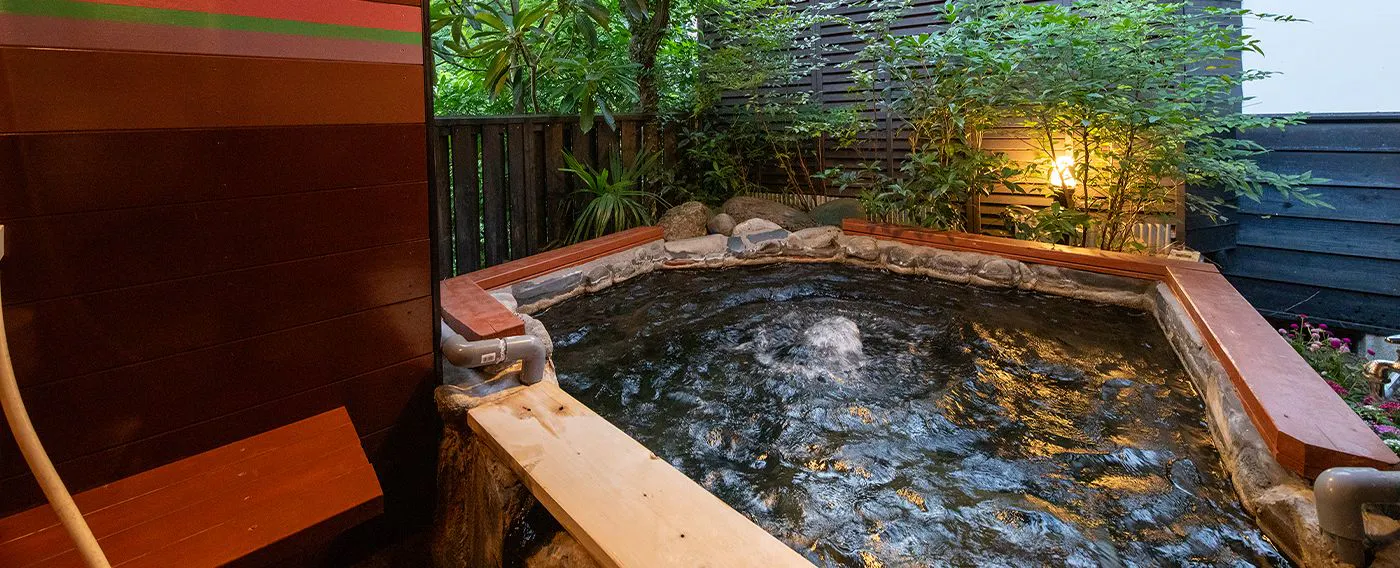 Ageha - Kolam mandi terbuka