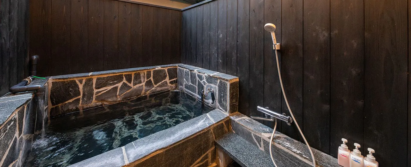 Ayame - Kolam mandi terbuka