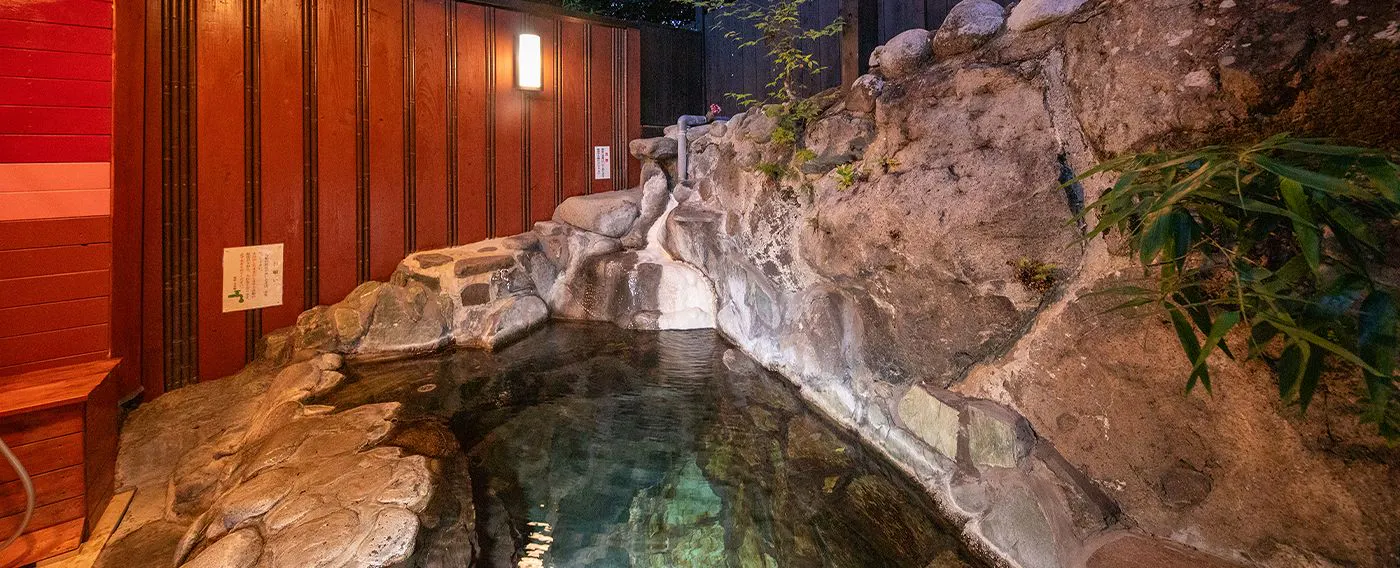 Higurashi - Kolam mandi terbuka