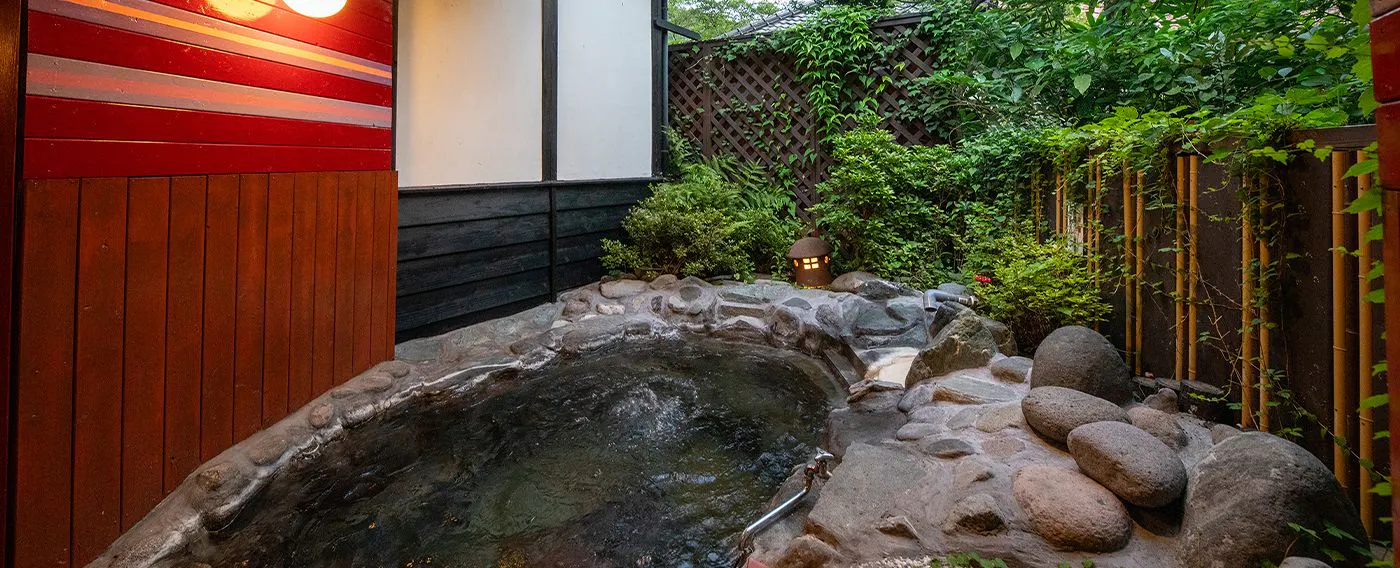 Hotaru - Kolam mandi terbuka