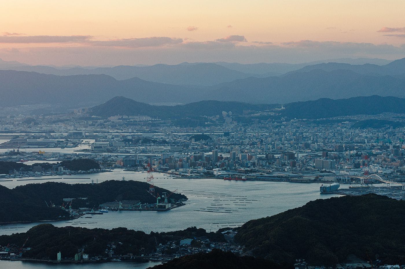 ภาพบรรยากาศท่องเที่ยวโดยรอบ เมืองยามเย็น