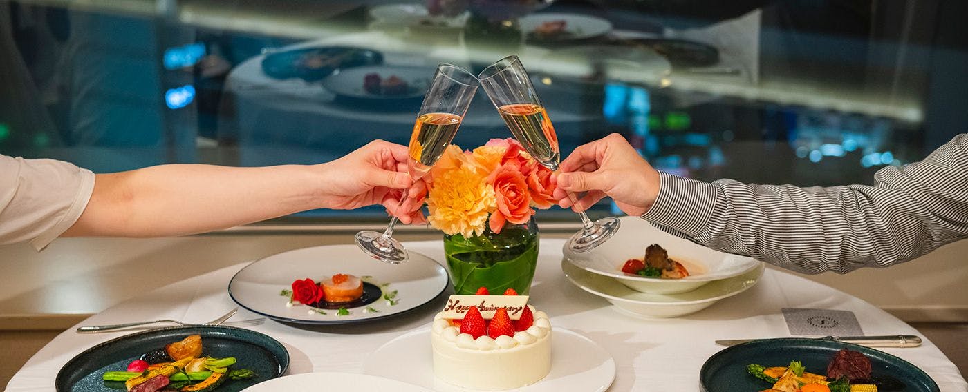 In-Room Dinner & Cake Anniversary Stay