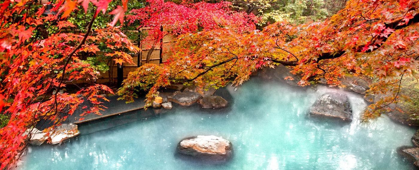 紅葉の大露天風呂