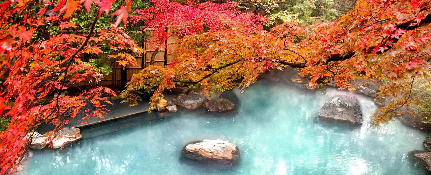 紅葉の大露天風呂