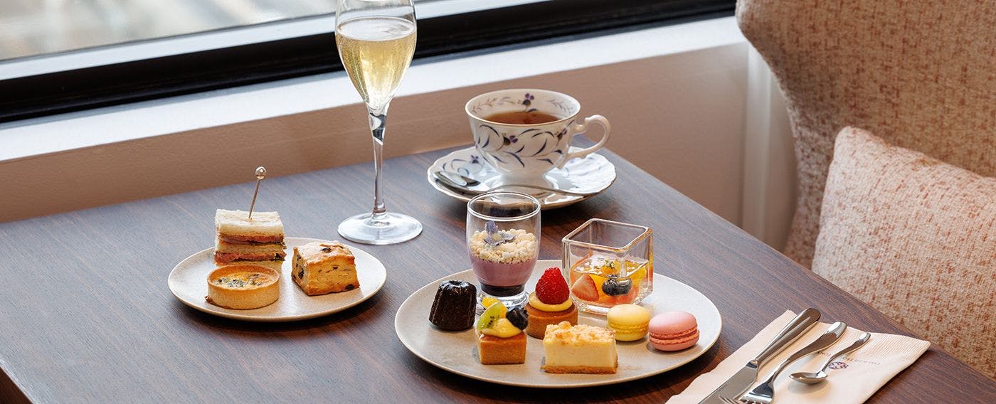 请与丰富多样的甜点和饮品一起，度过惬意的时光。