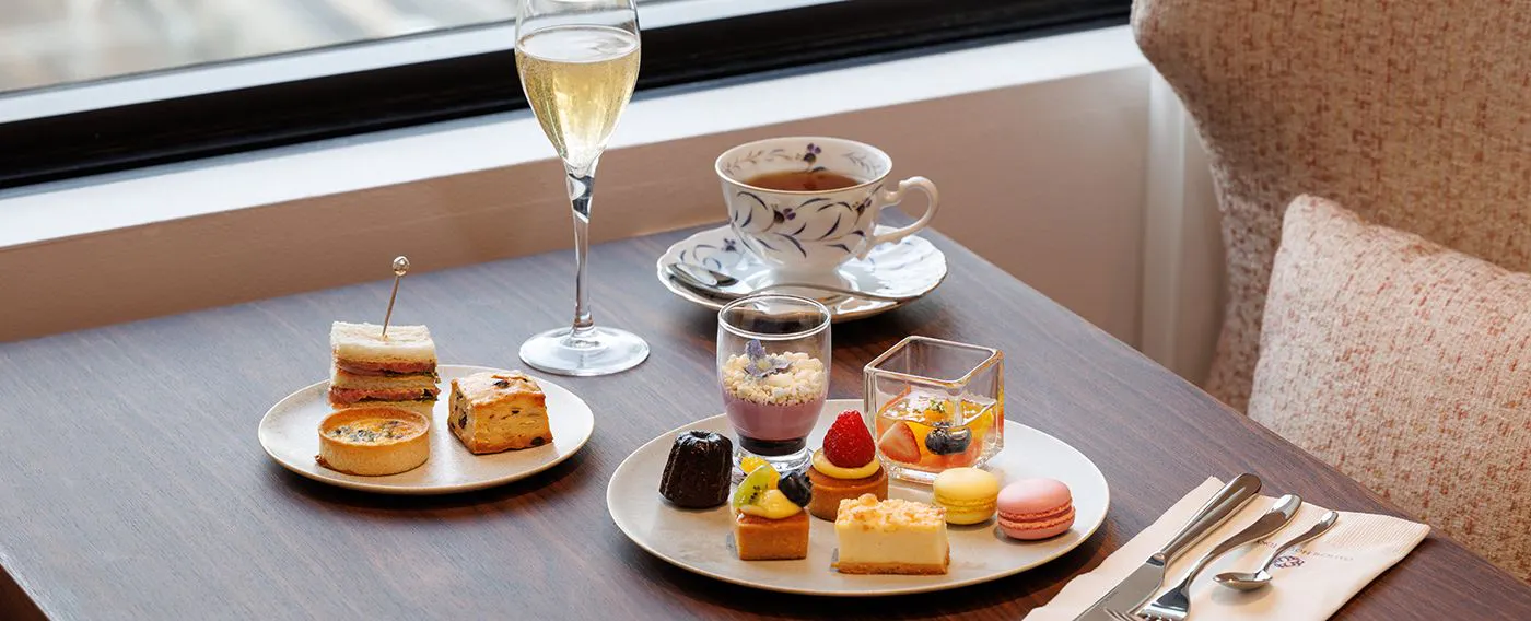 请与丰富多样的甜点和饮品一起,度过惬意的时光。