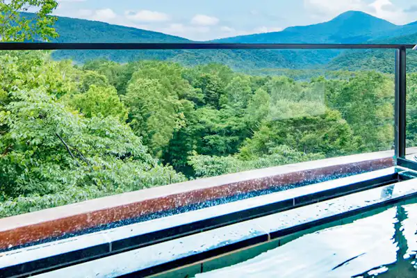 บ่อน้ำร้อนกลางแจ้งบนอากาศ