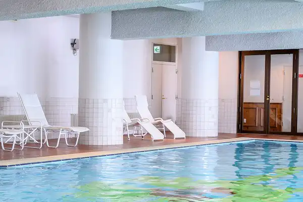 สระว่ายน้ำ