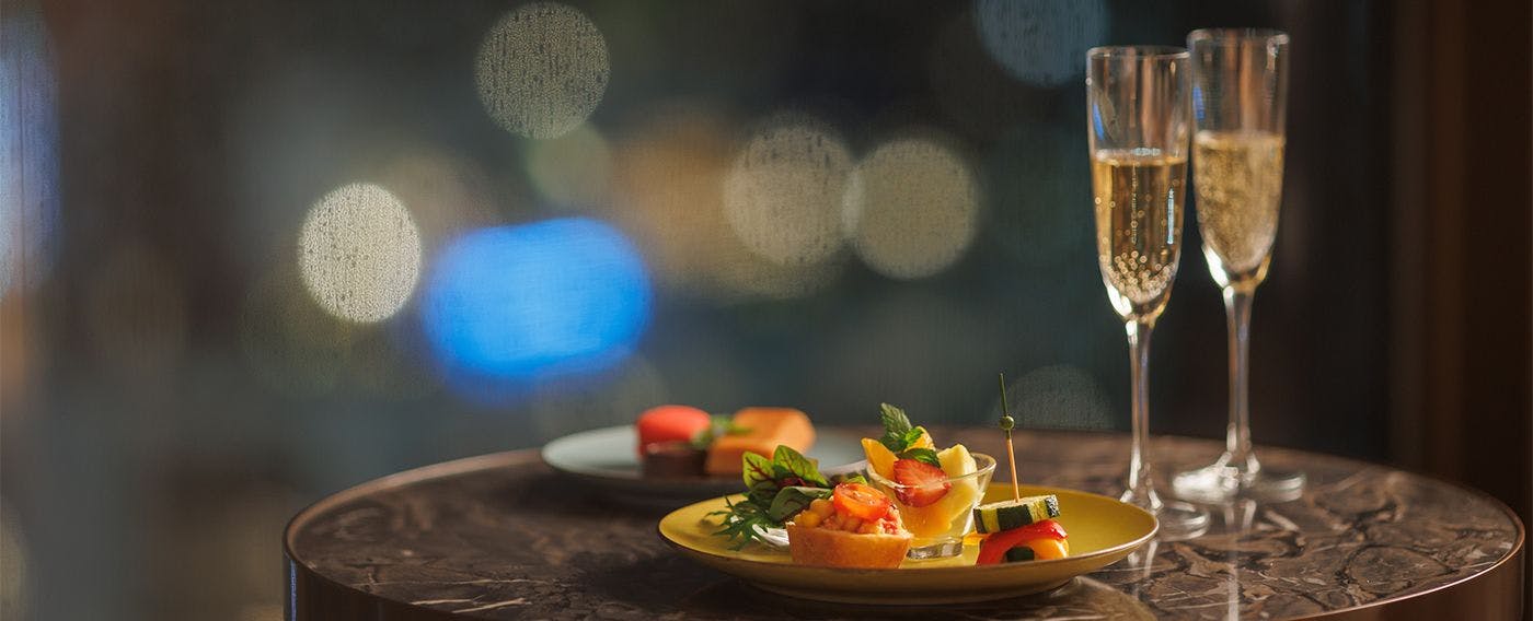 カクテルサービス