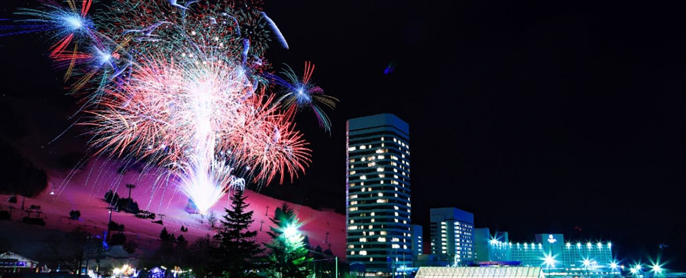 ดอกไม้ไฟบนลานสกี