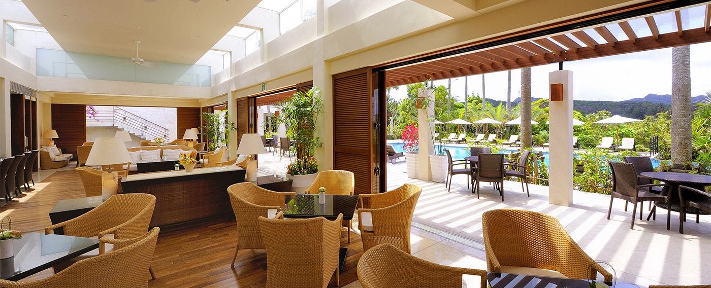 เลิฟรารี เลานจ์แอนด์บาร์