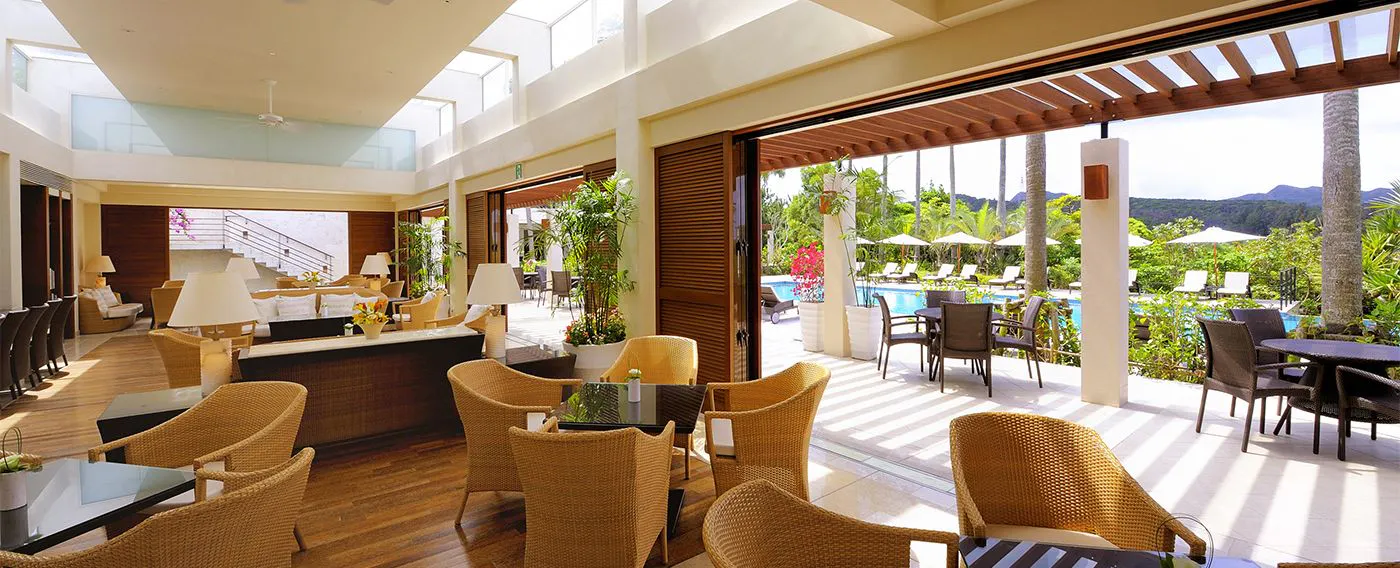 เลิฟรารี เลานจ์แอนด์บาร์