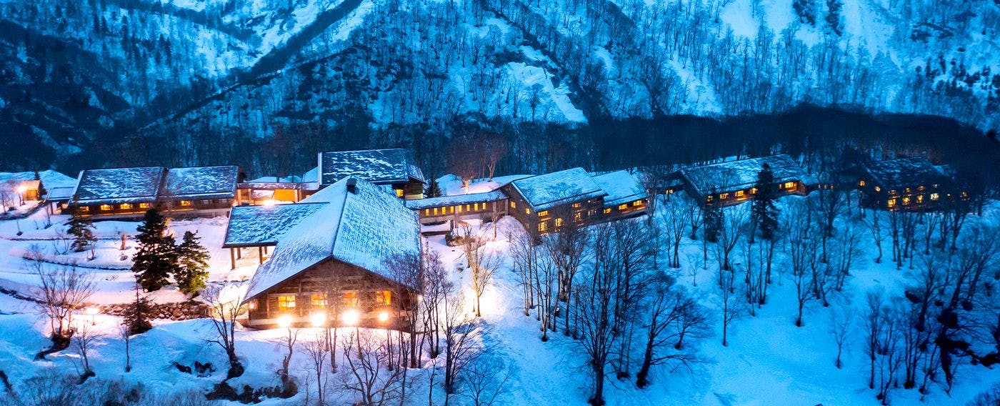 風景に溶け込む外観