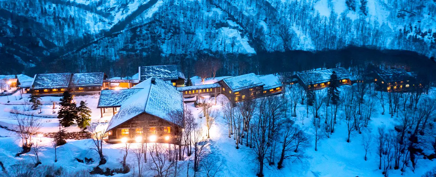 風景に溶け込む外観