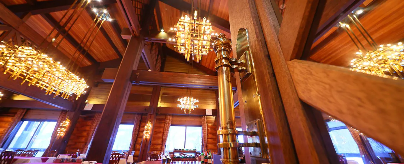 木のぬくもりに包まれた館内