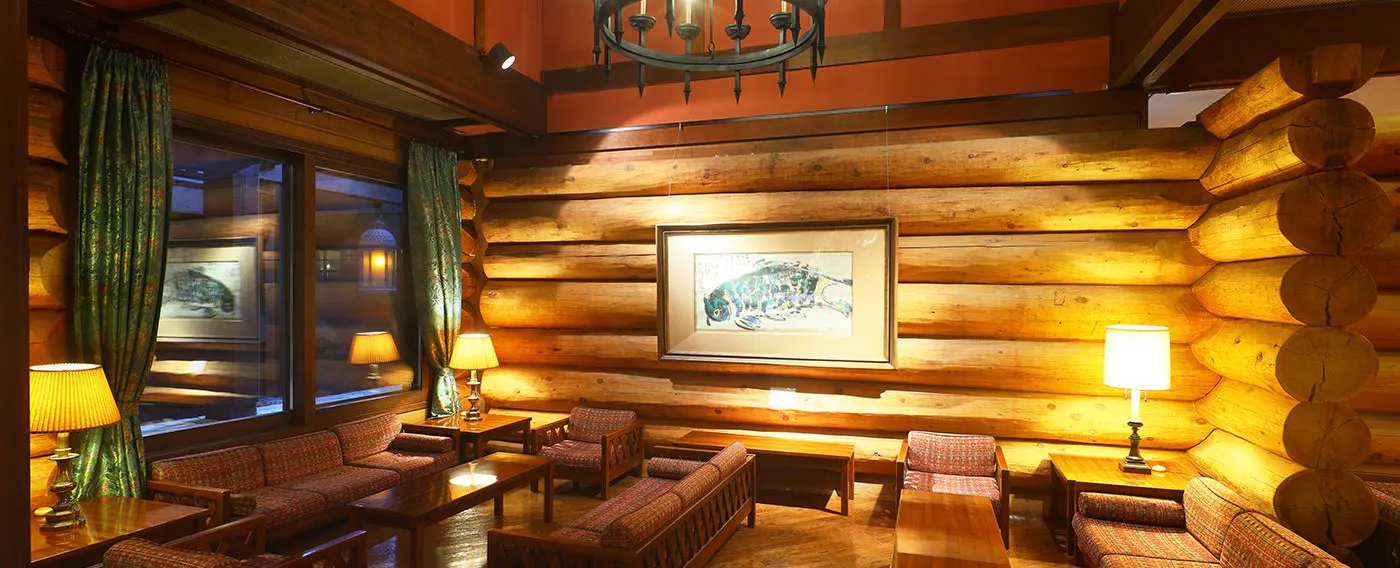 木のぬくもりに包まれた館内