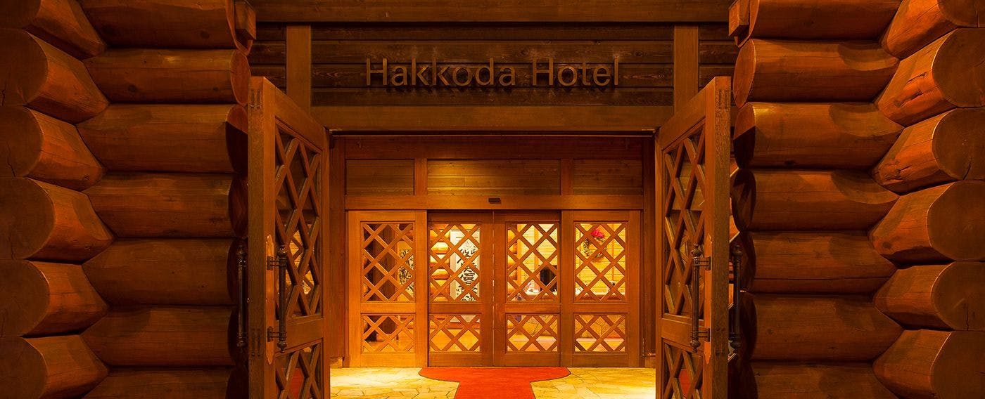 木のぬくもりに包まれた館内