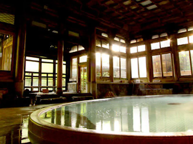 信州湯田中温泉 よろづや の空室状況を確認する 宿泊予約は 一休 Com