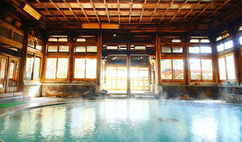 信州湯田中温泉 よろづや の空室状況を確認する 宿泊予約は 一休 Com