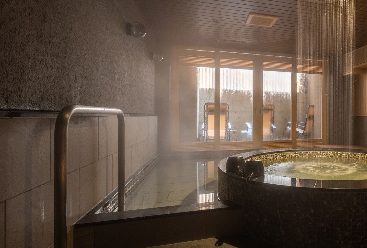 信州湯田中温泉　よろづや