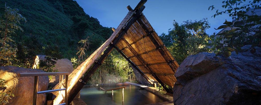 บ่อน้ำพุร้อนกลางแจ้ง "โออิวะโนะยุ" บ้านโค้งทางใต้