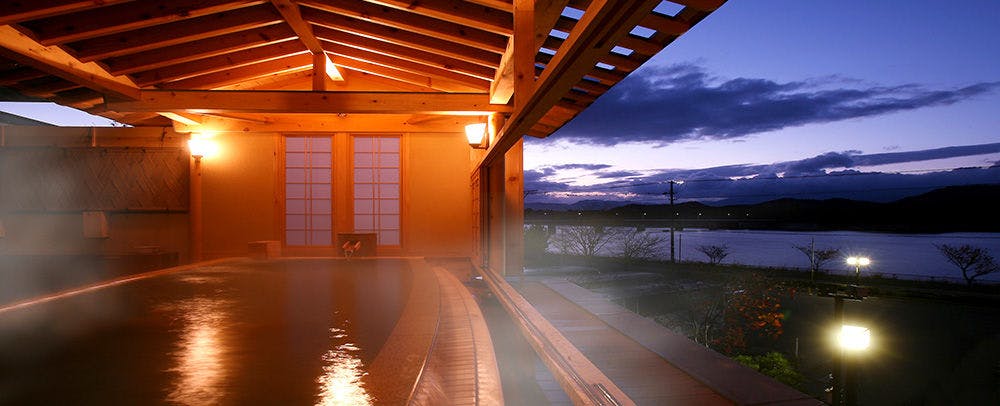 ออนเซ็นส่วนตัว อ่างอาบน้ำกลางแจ้งไม้ฮิโนกิ